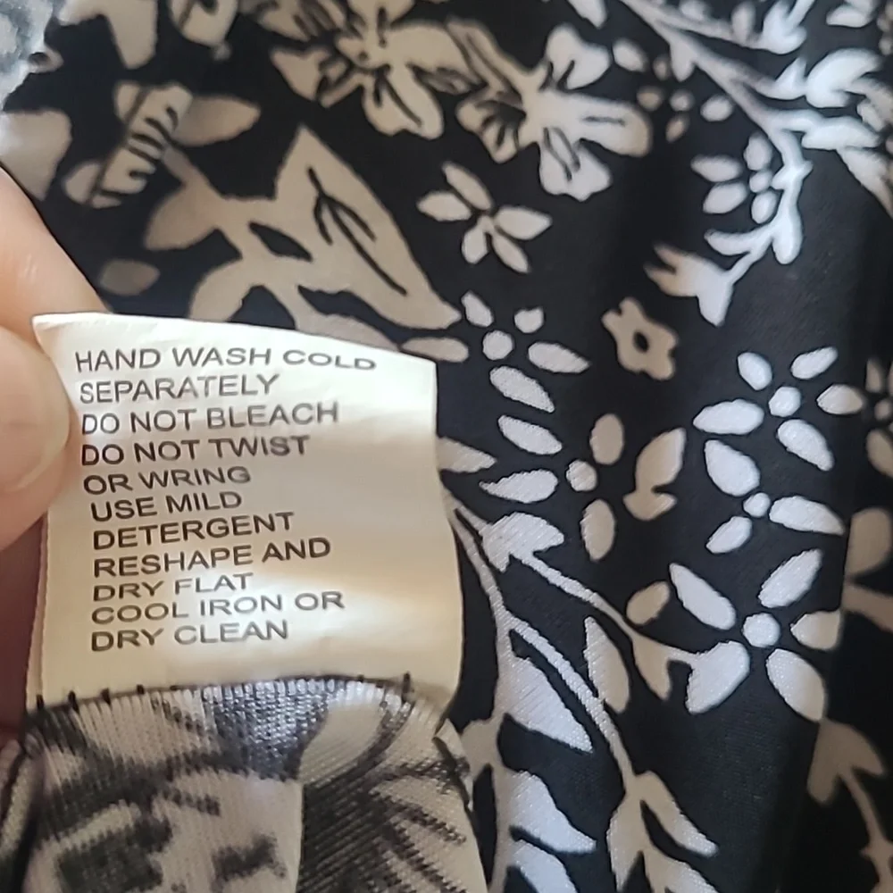 Seven Islands Black and White Patterned Maxi Dress. Size L - Picture 7 of 8